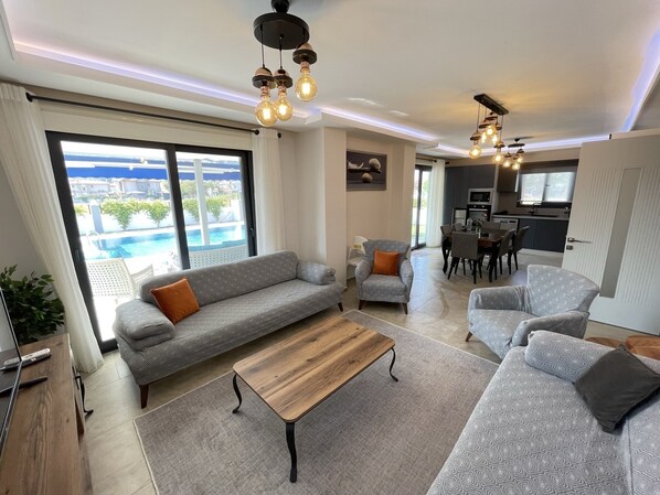 TV - High Quality Private New Villa 4 Bedrooms in Centre of Dalyan (mugla)