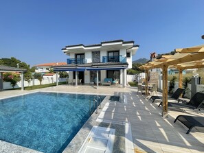 Outdoor pool - High Quality Private New Villa 4 Bedrooms in Centre of Dalyan (mugla)