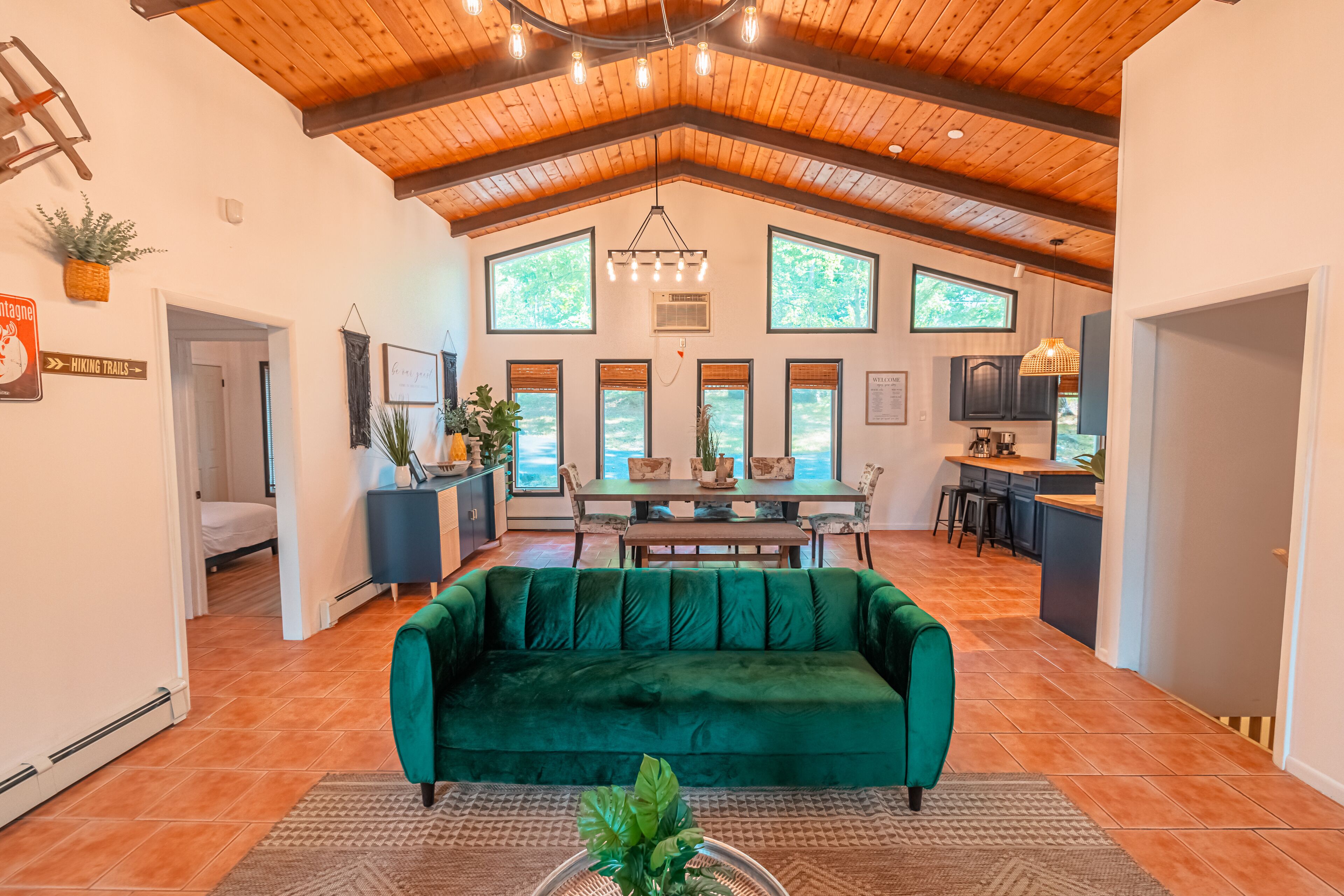 Cozy 4 Season Rustic Modern Chalet