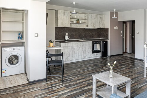 Classic, modern with a hint of glam studio, 5 minutes from center