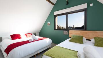 6 bedrooms, WiFi, bed sheets