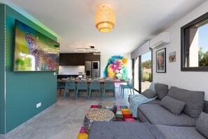 テレビ、テーブルサッカー台