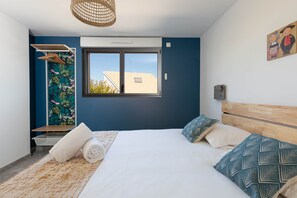 6 bedrooms, WiFi, bed sheets