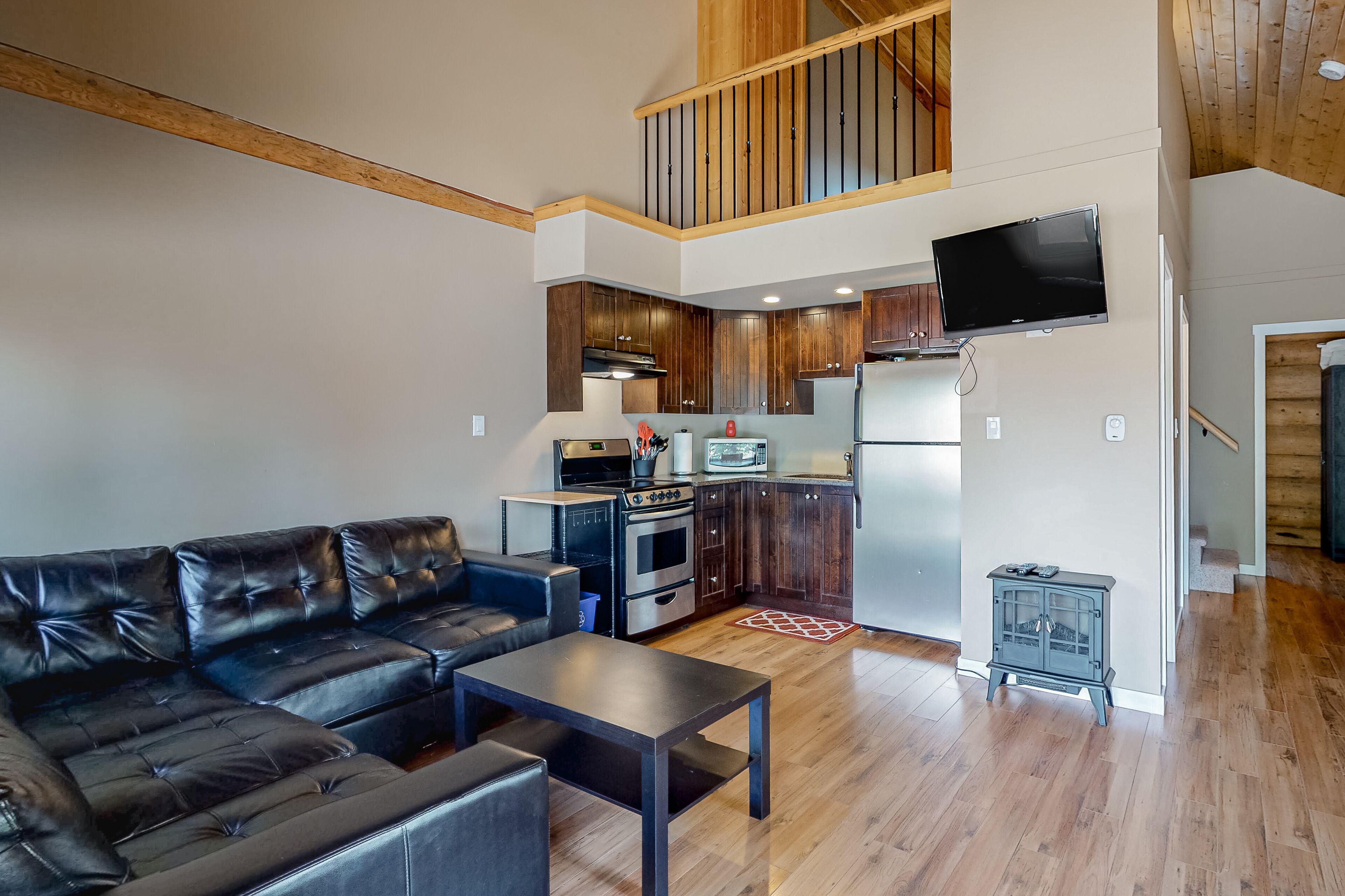 Wilderness resort cabin with deck, free WiFi, & full kitchen - dog-friendly