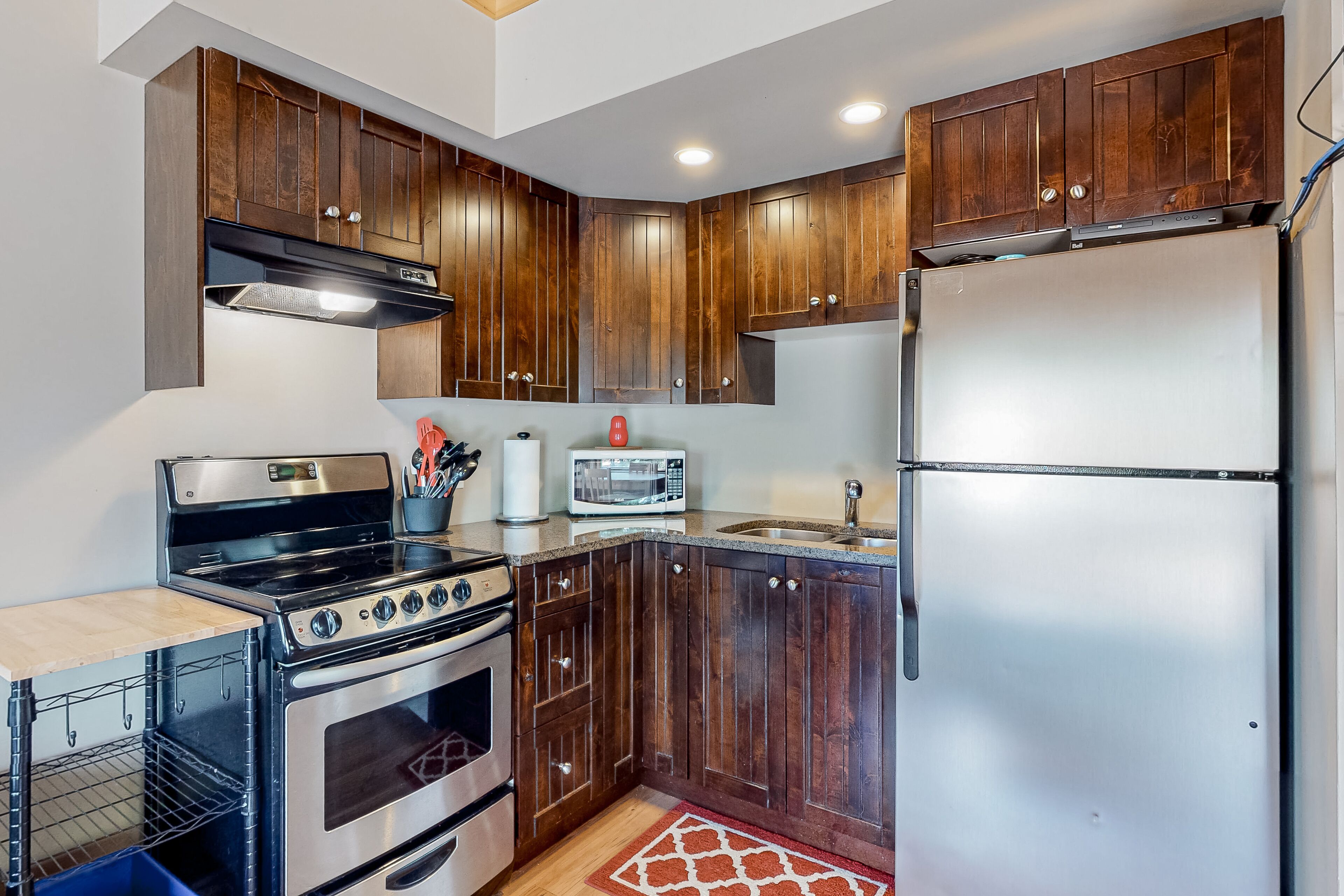 Wilderness resort cabin with deck, free WiFi, & full kitchen - dog-friendly