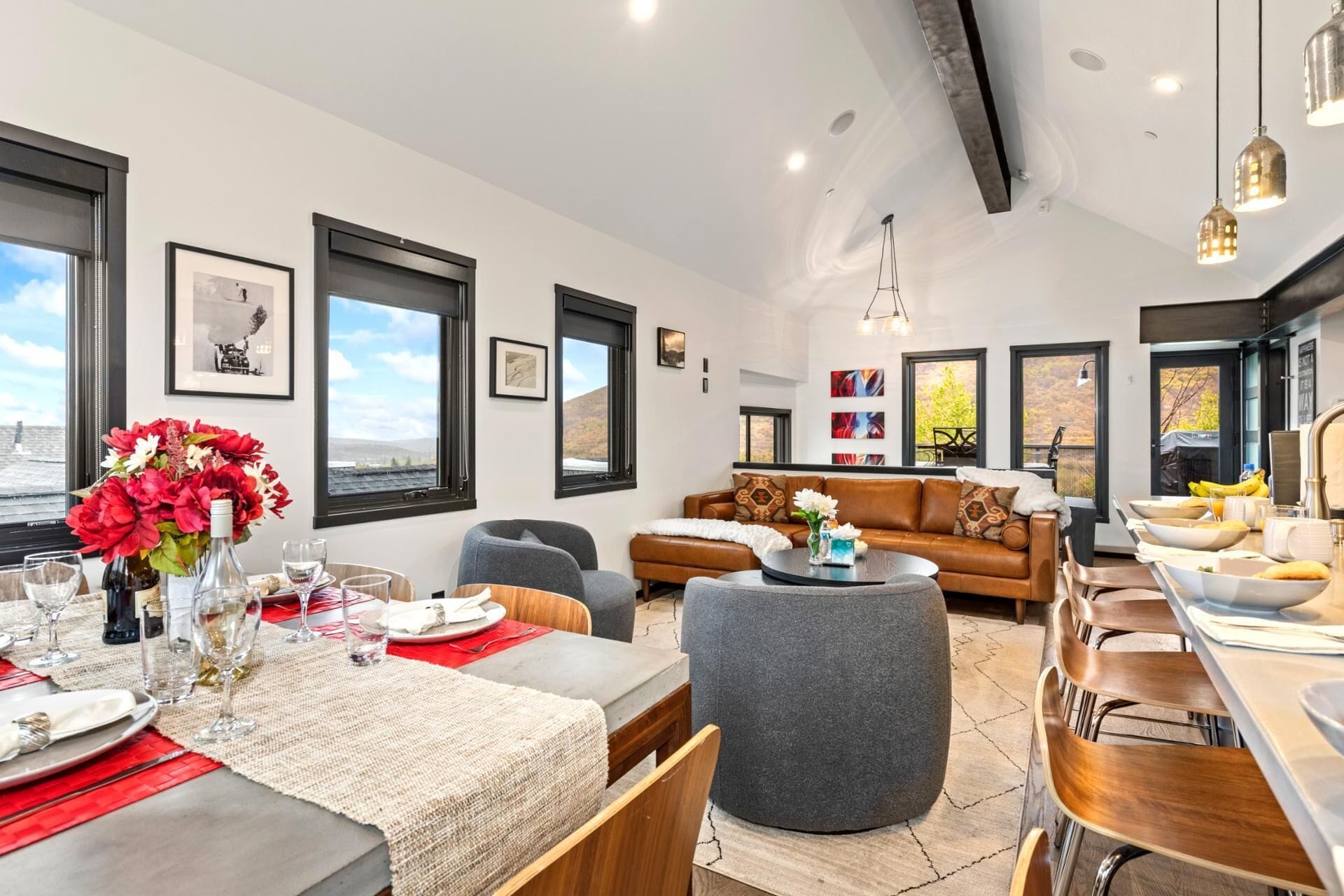 Studio (4 Bedrooms) | Dining