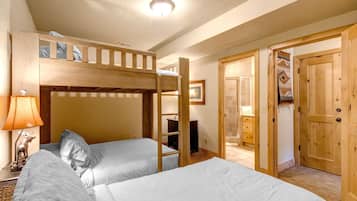 開放式客房 (3 Bedrooms) | 3 間臥室、筆電工作空間、熨斗/熨衣板、床單