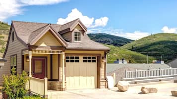 Studio (3 Bedrooms) | Property entrance