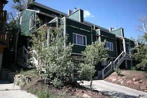 Studio (3 Bedrooms) | Exterior