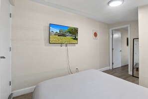 1 bedroom, desk, iron/ironing board, free WiFi