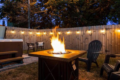 New! Urban Vibrance! NuLu - Walkable - Hot Tub!