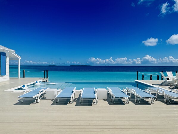 Außenpool, Infinity-Pool