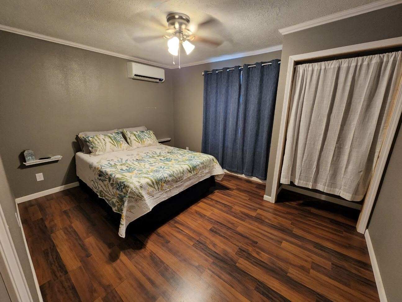 4 Bedroom Home with a Jacuzzi Tub