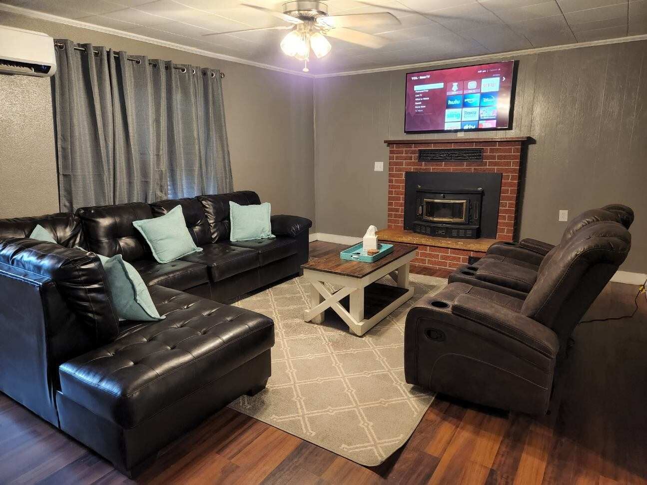 4 Bedroom Home with a Jacuzzi Tub