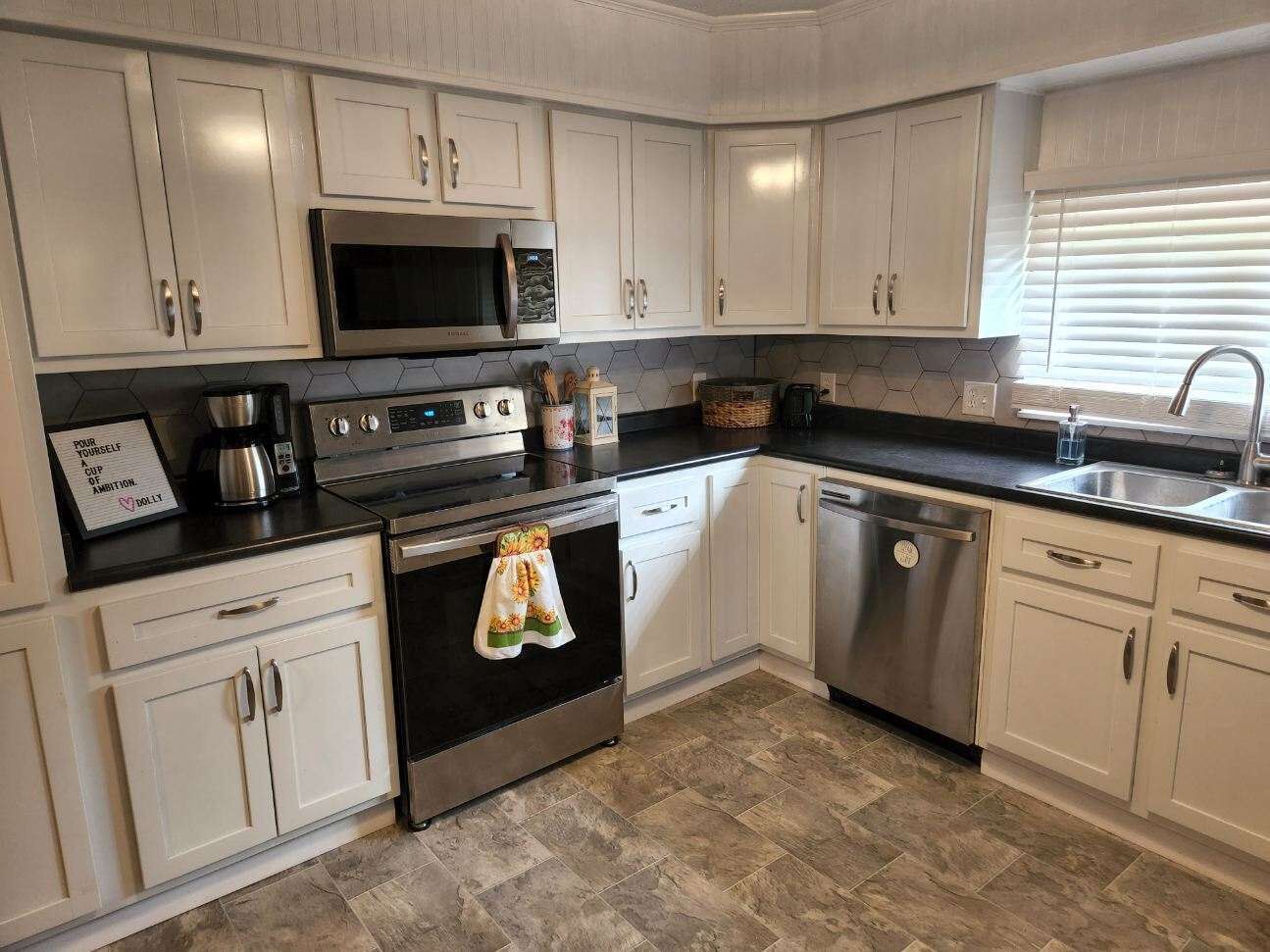 4 Bedroom Home with a Jacuzzi Tub