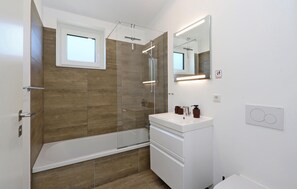 Bathroom - Beautiful Home in Lembruch/dümmer See With 3 Bedrooms, Sauna and Indoor Swimming Pool (Lembruch)