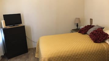 1 bedroom, free WiFi, bed sheets