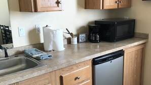 茶具/咖啡用具、冰箱、微波炉、炉灶
