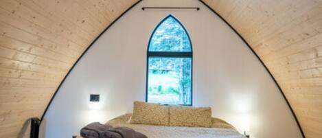 2 bedrooms, travel cot, free WiFi, bed sheets