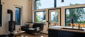 Modern Cabin+Nordic Spa w/ Sauna, Hot Tub & Cold Plunge