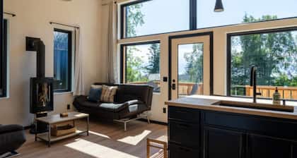 Modern Cabin+Nordic Spa w/ Sauna, Hot Tub & Cold Plunge