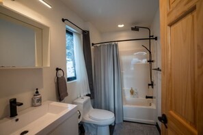 Combined shower/bathtub, hair dryer, towels, soap