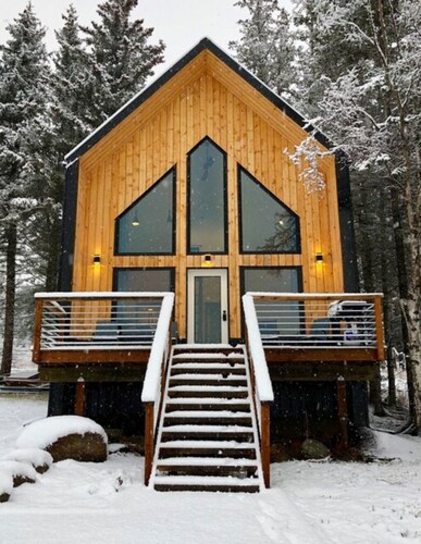 The Point Cabin + Nordic Spa w/ Sauna, Hot Tub & Cold Plunge