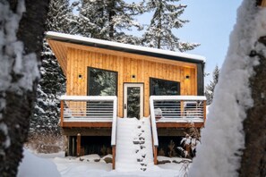 Exterior detail - The Slope Cabin + Nordic Spa w/Sauna HotTub & ColdPlunge (Homer)