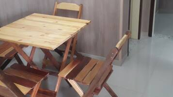 Apartamento básico | Sala de jantar