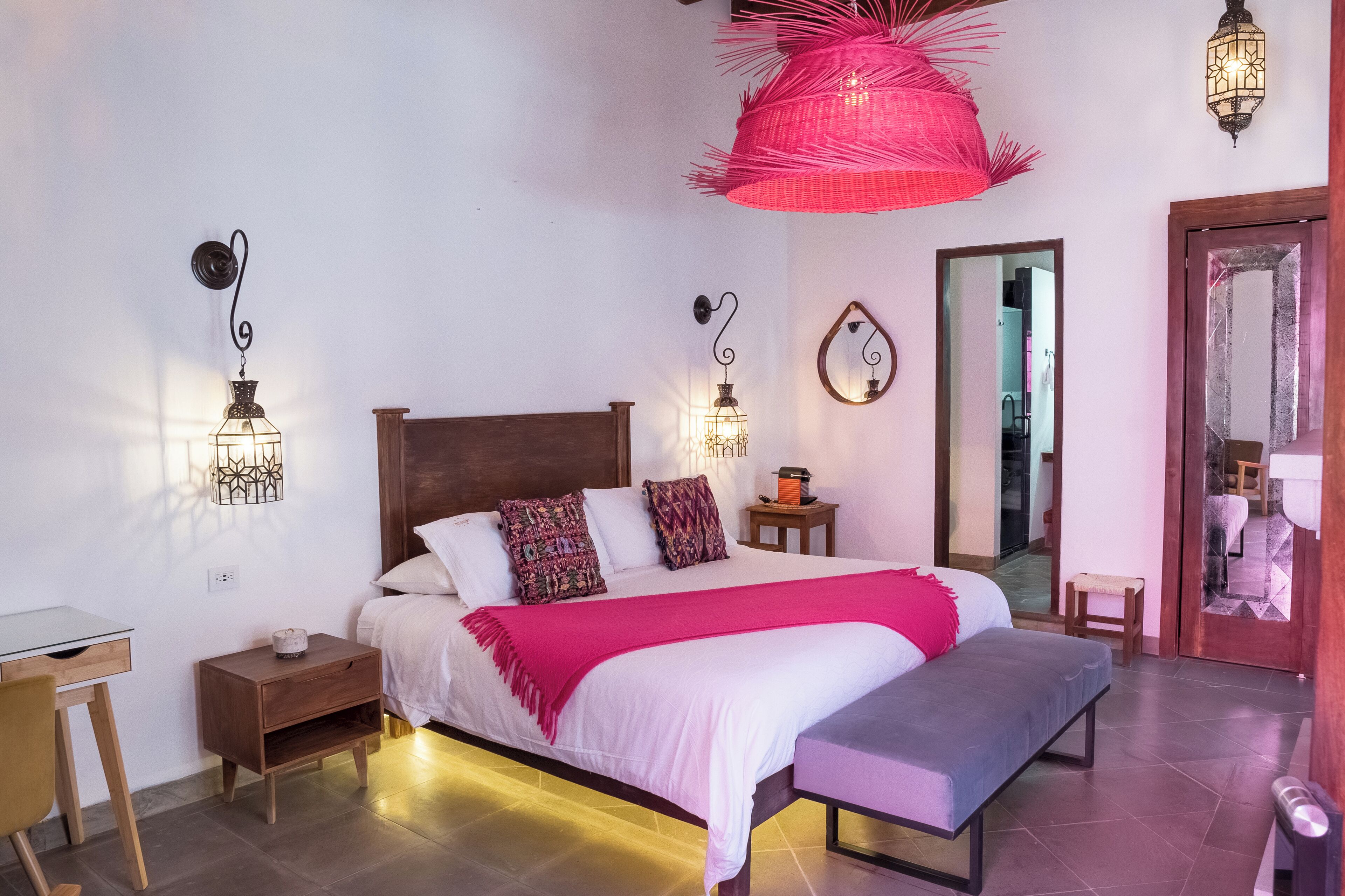 Suite | Ropa de cama de alta calidad y caja de seguridad en la habitación 