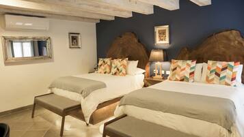 Premium bedding, in-room safe, desk, blackout drapes