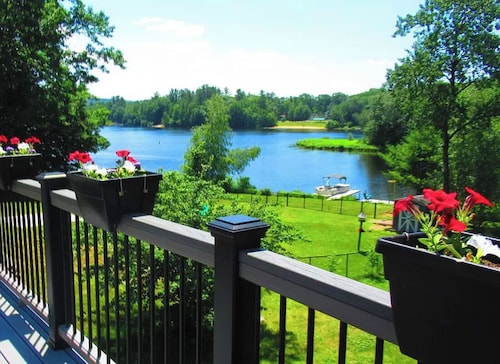 Winter Lakeside Retreat on Locke Lake — Stunning Views & Private Hot Tub