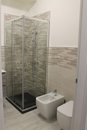 Shower, bidet - Located in the downtown area (Pietramontecorvino)