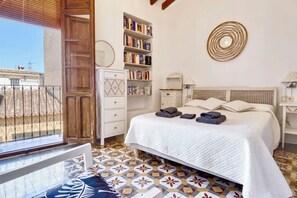 3 chambres, coffres-forts dans les chambres, bureau