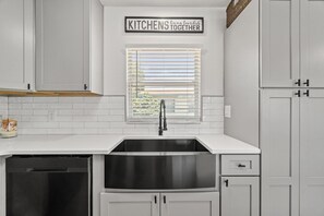 Fridge, microwave, oven, stovetop - 3 Bedroom 2 Bath Beach House (Panama City Beach)