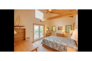 6 bedrooms, desk, iron/ironing board, travel crib