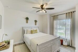 3 bedrooms, iron/ironing board, WiFi, bed sheets