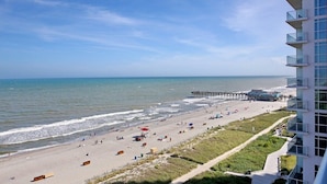 På stranden