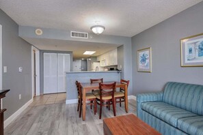 Interior - RT-0906 Oceanfront 2-Bedroom Condo in Myrtle Beach - Sleeps 8 (Myrtle Beach)