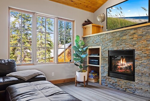 Modern Condo - EV Charger - SM 301 by Bear Valley Vacation Rentals