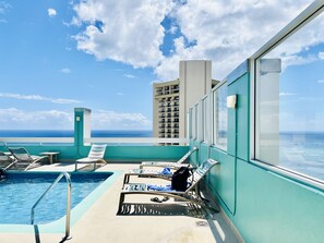 Property grounds - 1 min walk to beach, New luxurious room with Ocean View! (Honolulu)