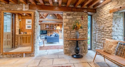 Barns Lee, Eastcourt - sleeps 9 guests in 5 bedrooms