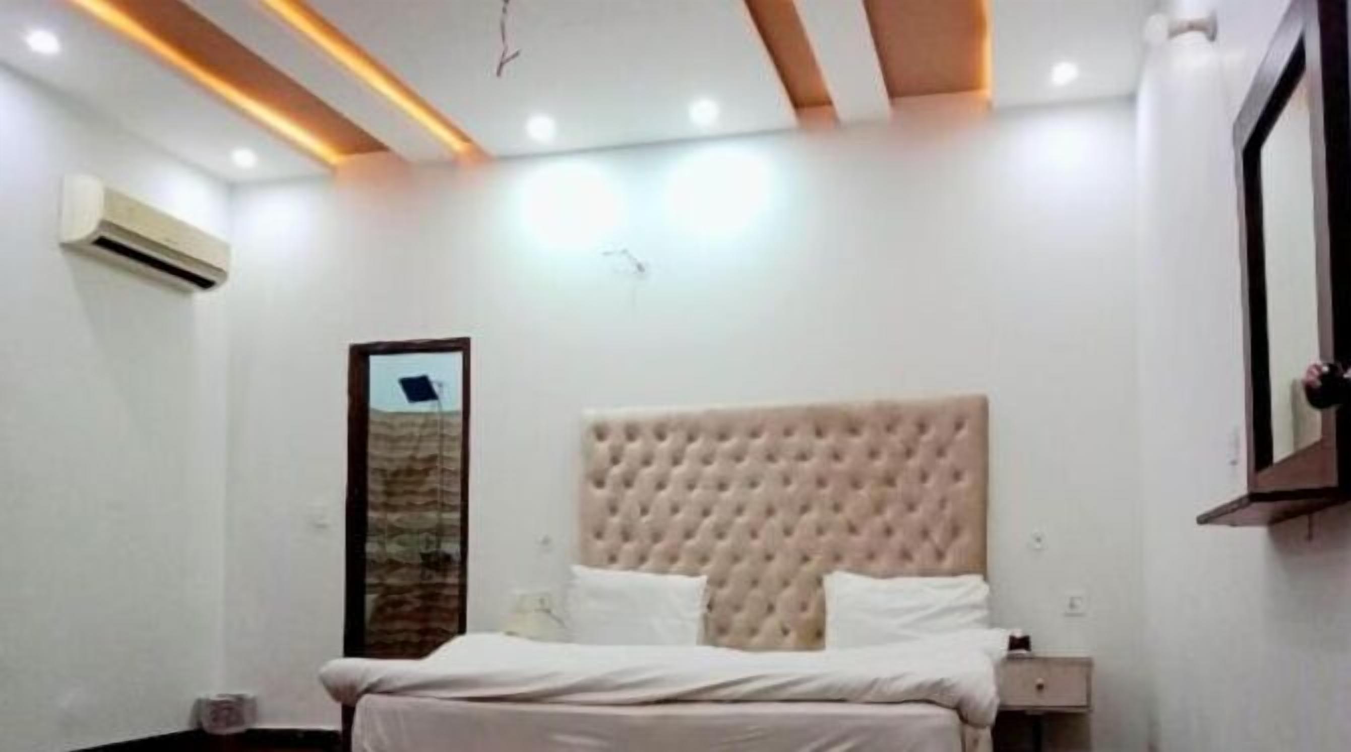 Deluxe Double Room | Iron/ironing board, free WiFi, bed sheets