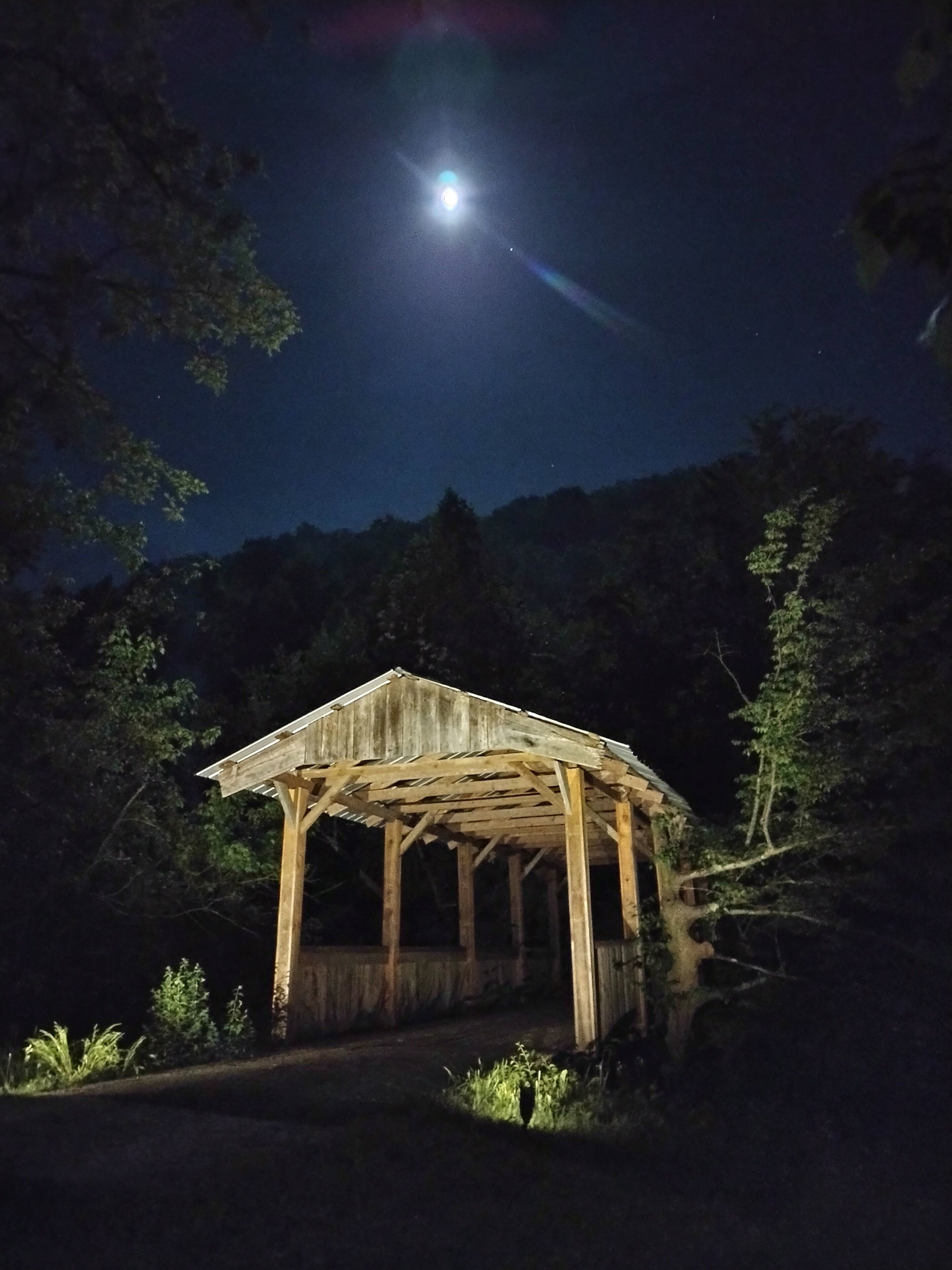 Covered Bridge + Cabin on water w/ hot tub IN the Red River Gorge!