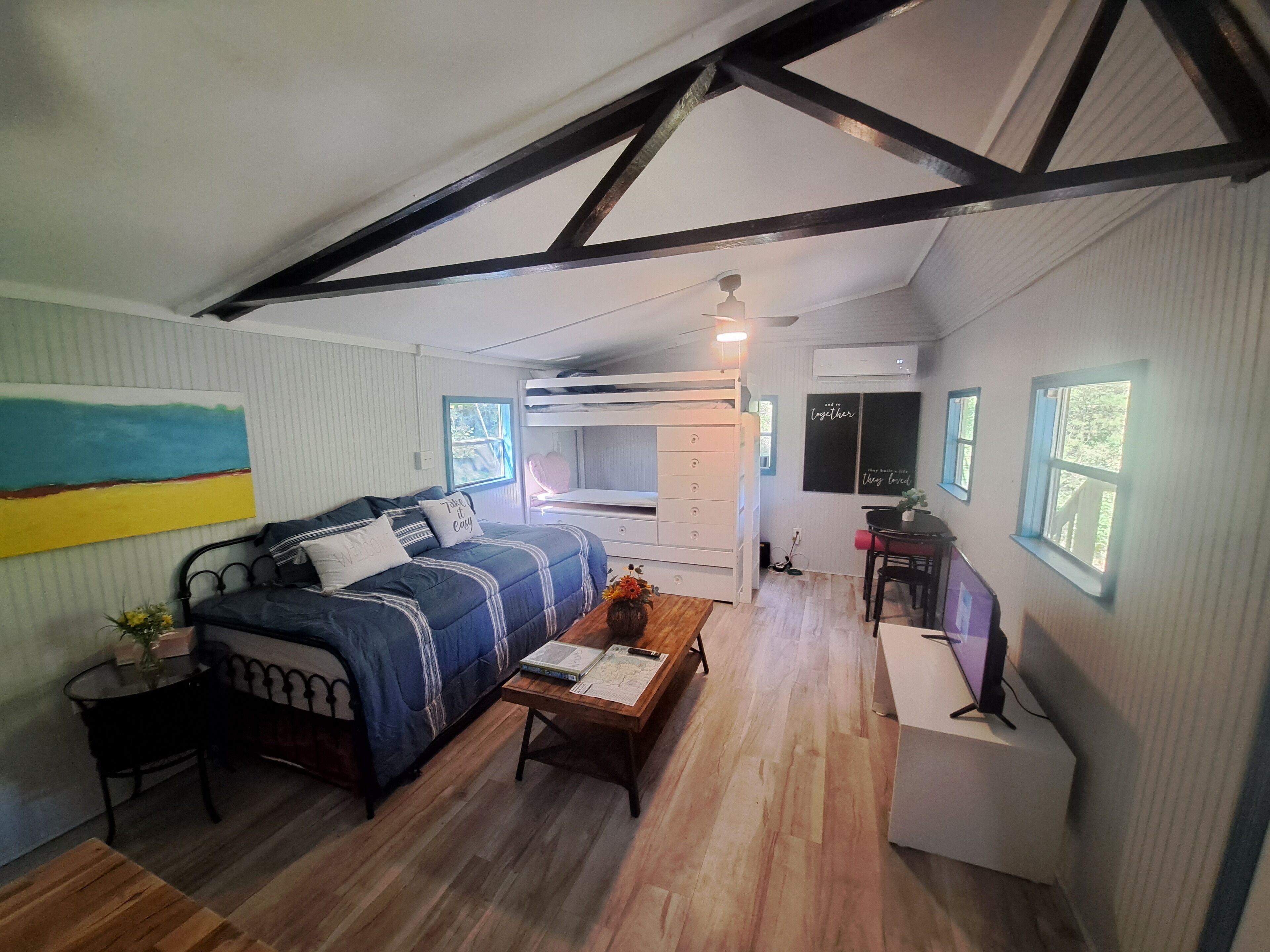 Covered Bridge + Cabin on water w/ hot tub IN the Red River Gorge!