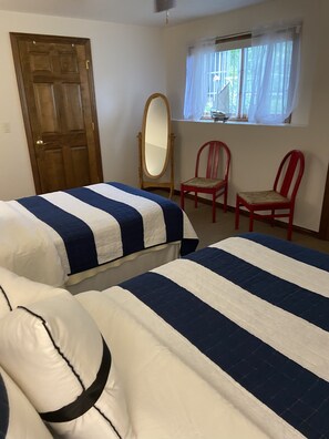 3 chambres, coffre-fort, fer et planche à repasser