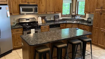 冰箱、微波炉、烤箱、炉灶