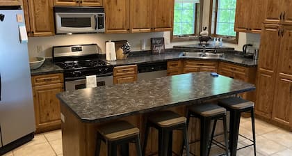 3 bed/3.5 bath Fish Creek condo: walking distance to beach/parks