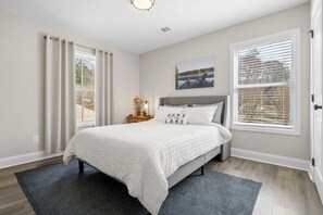 3 bedrooms, desk, free WiFi, bed sheets