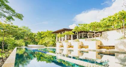 Exclusive Beach club access /steps from the beach